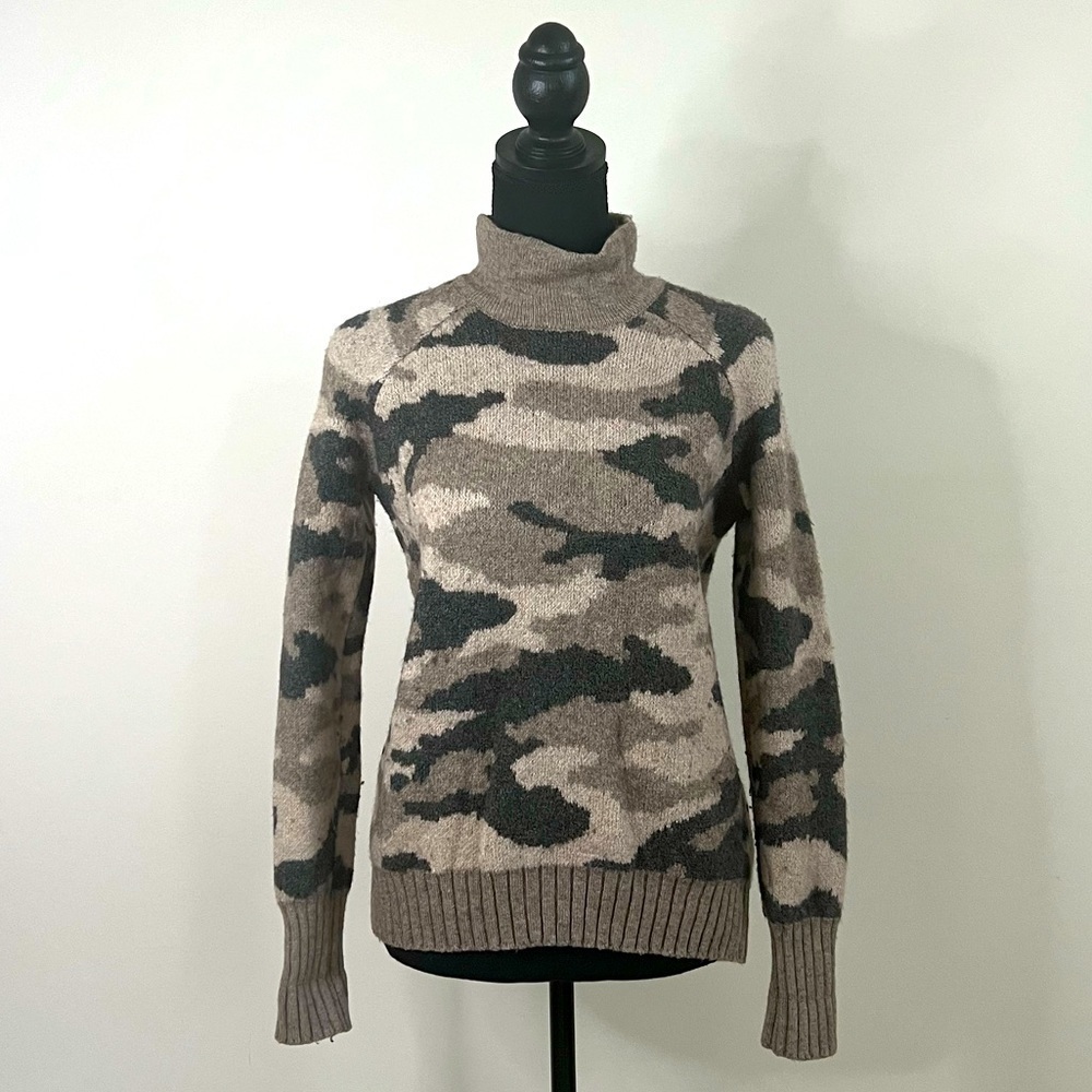 Christian Siriano Turtleneck Knit Camo Knit Sweater women’s size small